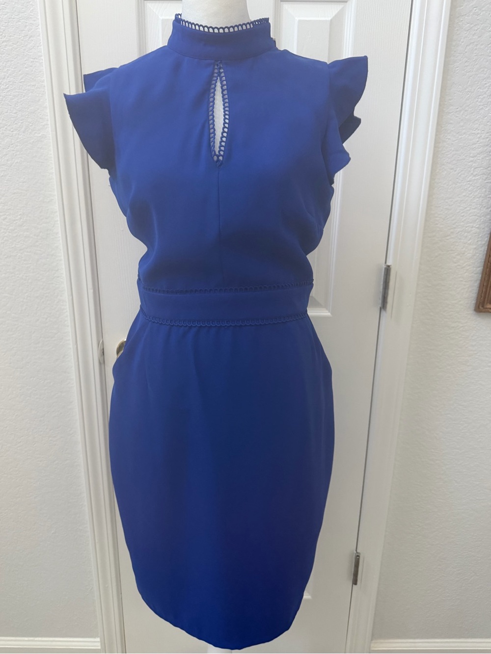 NWT Paper Dolls London Cobalt Blue Keyhole Sheath Dress Pockets Sz US 6